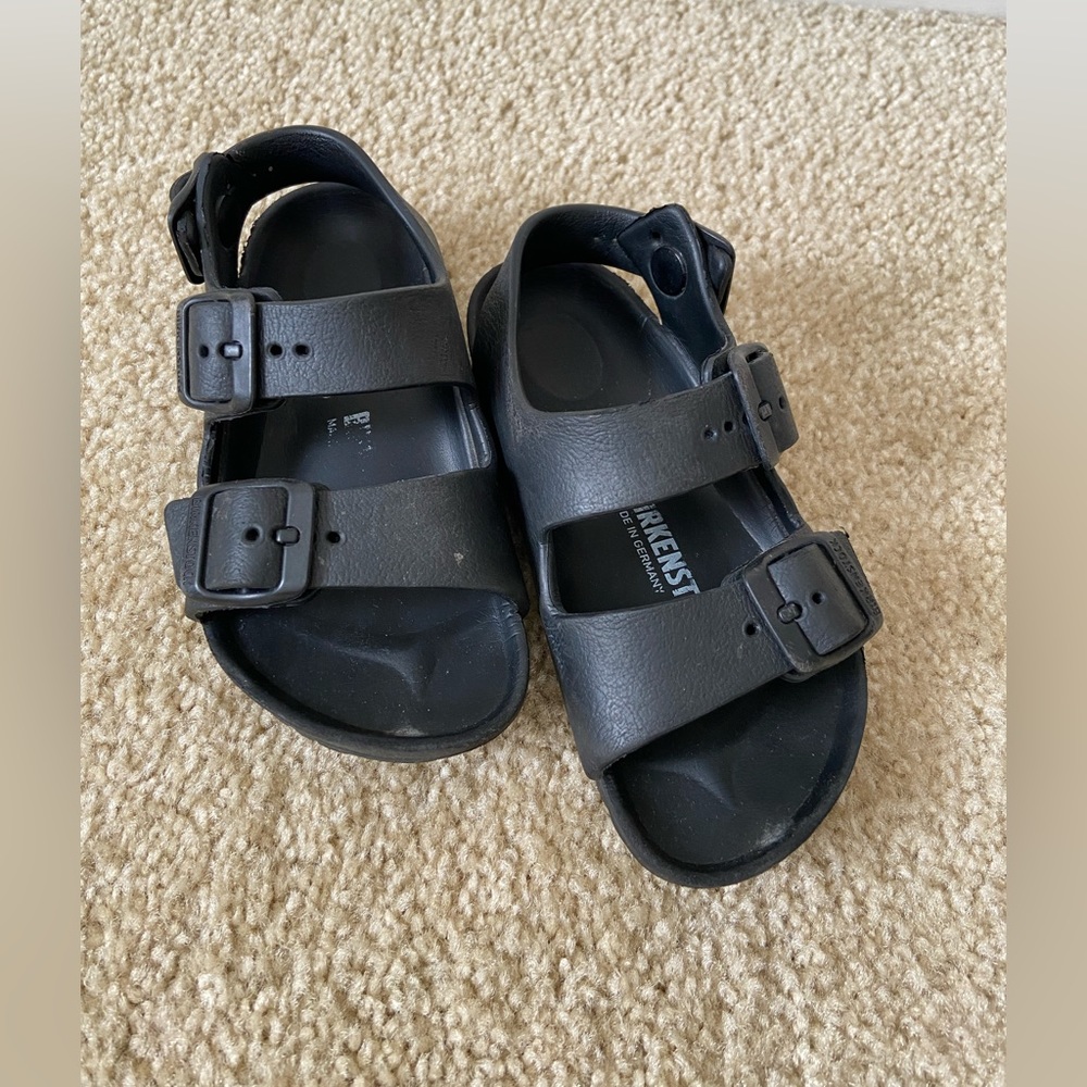 Kids sz 26 Birkenstock Arizona EVA black sandals